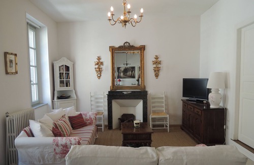 Limoux Apartment | L'Appartement Cour, pretty and spacious with private courtyard in Limoux centre