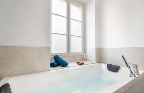 Richebourg - Saint-Clement Apartment | L'Appartement des Ducs avec Baignoire Double