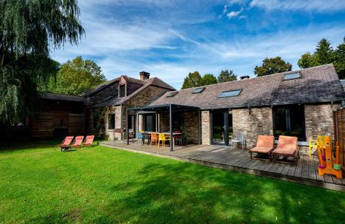 Pont-a-Lesse House | L'arche De Noé