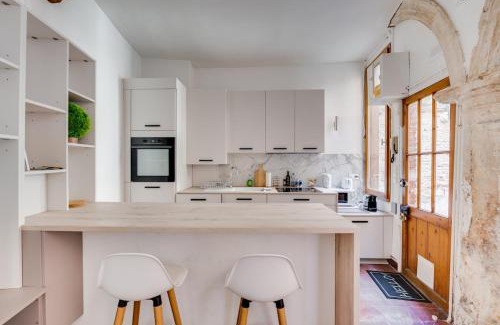 Carmes Apartment | L'Arche des Carmes - Confort et Calme Hyper-centre