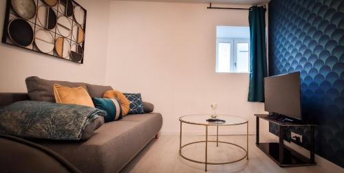 Villefranche-de-Rouergue Apartment | L'Art Déco 3 étoiles Wifi, Netflix, Disney, Coeur de Bastide