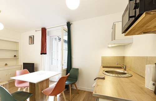 Laval Apartment | L'artiste - Appartement à 300m de la gare de Laval