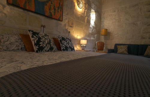 Xaghra Villa | 'L'Artiste' farmhouse Gozo