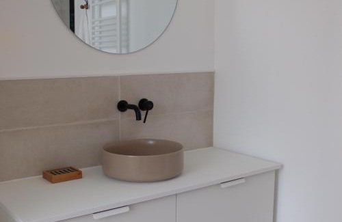 Bourgogne Apartment | L'artiste