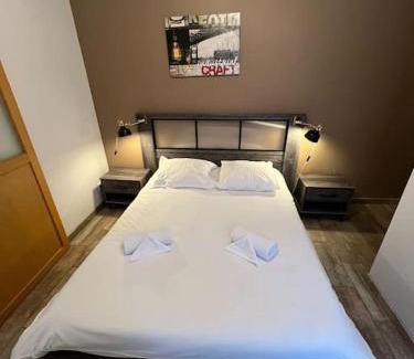 Bourgoin-Jallieu Apartment | L'Atelier- appartement cosy avec cour - centre
