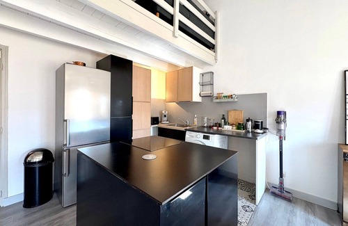 Quartier Administrations Apartment | L'Atelier Violette, 1 bedroom with A/C