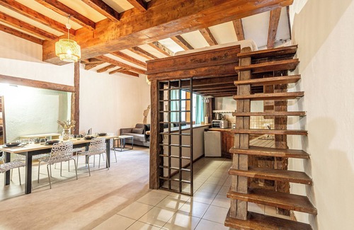 Annecy Old Town Apartment | L'Atypique au bord du Thiou
