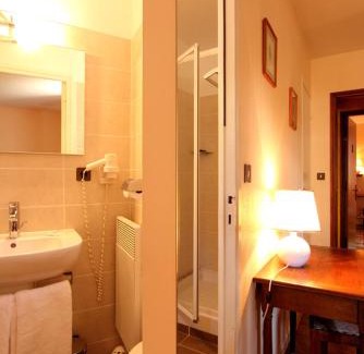 Saint-Cirq-Lapopie Hotel | L’Auberge du Sombral