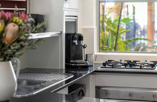 Noosa Heads Apartment | L'Auberge Noosa No3 - Romatic Luxury Getaway