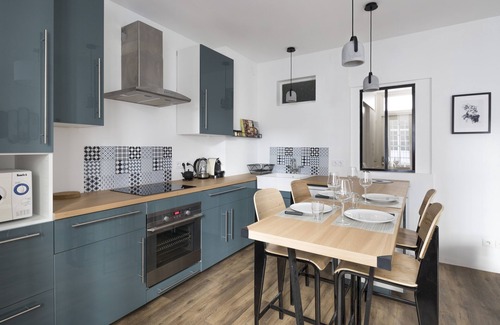 Intra Muros Apartment | L'AURORE - One Bedroom Apartment, Sleeps 4