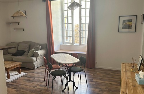 Laval Apartment | L'authentique Lavallois