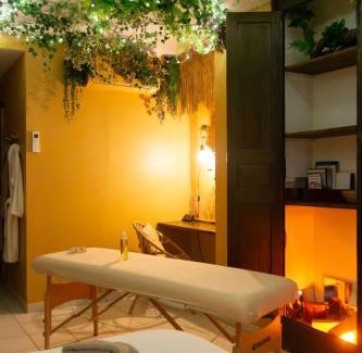 Vierzon Apartment | L'aventurier - Jacuzzi Lounge & Massage