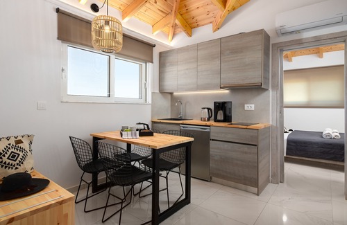 Petaloudes House | L&C Boutique Apartments