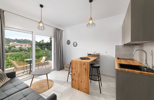 Petaloudes House | L&C Boutique Apartments