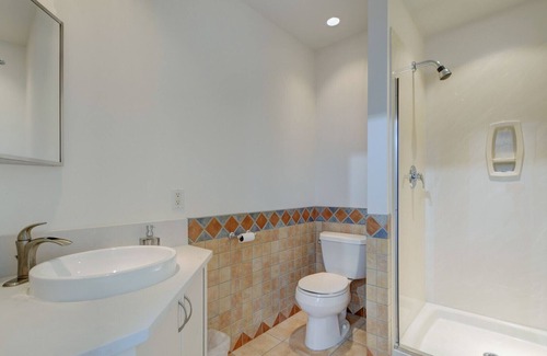 Victoria Boat Rental | L'eau Rider. A unique float home experience.