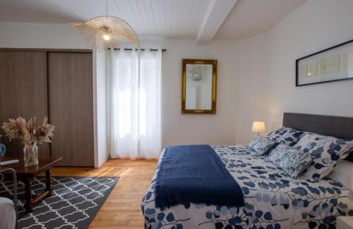 Tocane-Saint-Apre House | L' ebenisterie