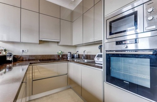 17th Arrondissement Apartment | L'Ecrin - Bright and beautiful views -Batignolles