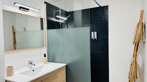 Sainte-Savine Apartment | L'Ecrin Douceur - Parking privée & Proche gare