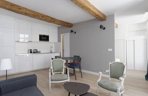 Montpellier City-Centre Apartment | L'Ecusson, charming apartment, air-conditioned, free parking