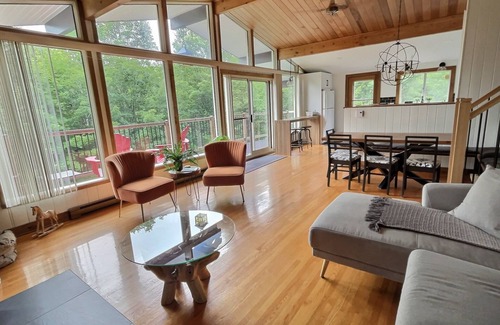 Lac-des-Seize-Iles Ski Chalet | L'eden des Seize-Iles CITQ303186 Family cottage on the aerobic corridor
