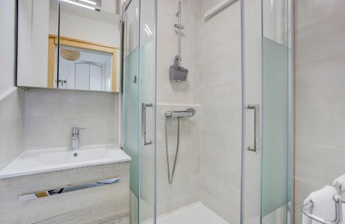 Saint-Cast-le-Guildo Apartment | L'Emérillon - Appt à 200m de la plage
