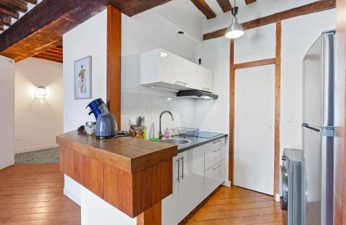 Decre-Cathedrale Apartment | L'Emery - Central & Confortable