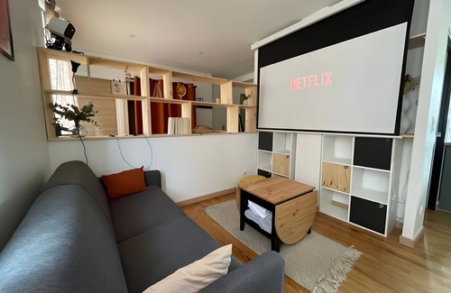 Le Mans Apartment | L'Enchantement - Cinéma - Luxe - 4p -​Rêve au Mans