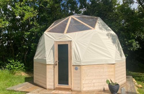 Garderes Bed & Breakfast | L'enclave Insolite - Cabanes avec Piscine et Bains Nordiques