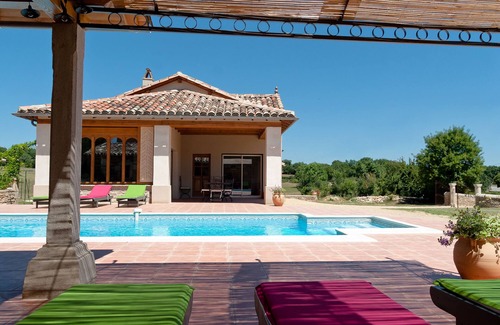 Caylus House | L'Ensoleillée, beautiful holiday home near a medieval village