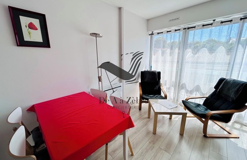 Rochefort Apartment | L'ENTRE 2 ILES - 3-star studio in the center of town.