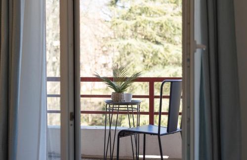 Pont des Demoiselles-Montaudran-La Terrasse Apartment | L'envolée - Appartement entier avec Balcon & Parking privé - SO COZY