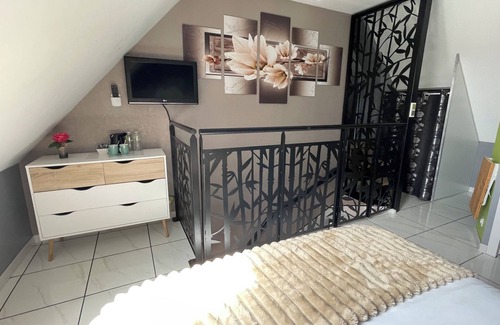 Les Hayes Bed & Breakfast | L'Escale Arc-en-Ciel: Country retreat at the gateway to the Loire Châteaux