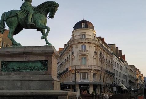 La Source Apartment | L'Escale Orléanaise