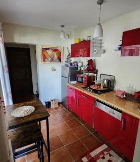 Blagnac House | L'Escale - private bed, shower room & kitchen