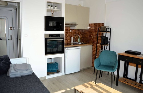 Courseulles-sur-Mer Apartment | L'Escale - Studio with loggia in the city center