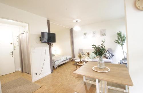 Savigny-sur-Orge Apartment | L'Escapade - Hypercentre 5' RER C Paris - Orly 15 min