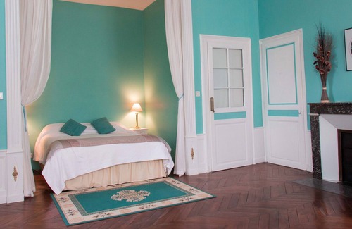 Accolay House | L'Escapade Place Voltaire