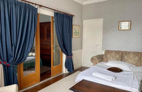 Accolay House | L'Escapade Place Voltaire