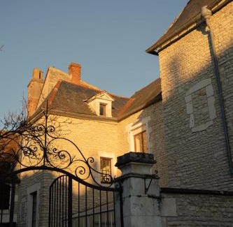 Accolay House | L'Escapade Place Voltaire
