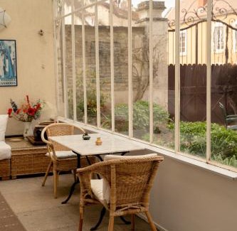 Accolay House | L'Escapade Place Voltaire