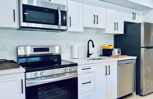 Langley House | L'espace Retreat. 2 Bedroom 1 Bathroom Opening Special