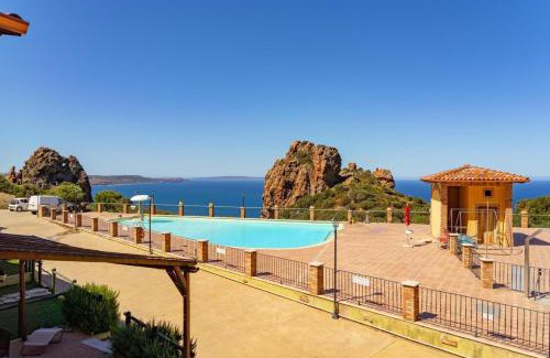 Nebida House | L'Estasi Tanca Piras a bordo piscina con vista mare