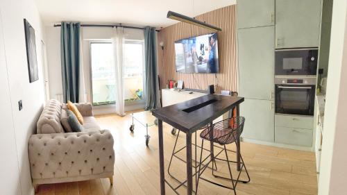 Clamart Apartment | L'Etoilé - 15mn from Montparnasse - Near Paris