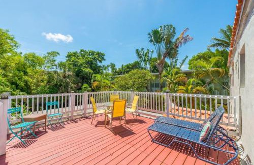 South Beach Apartment | L'Etoile Apartments Part of the Oasis Casita Collection