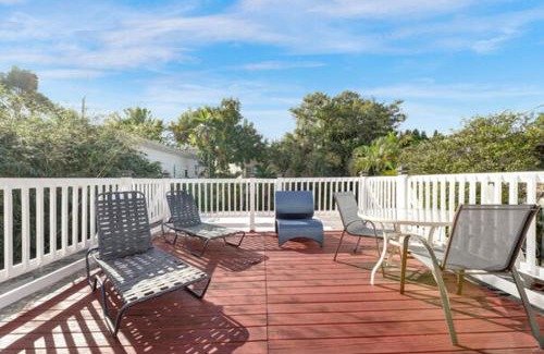 South Beach Apartment | L'Etoile Apartments Part of the Oasis Casita Collection