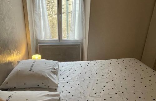 Chablis Apartment | L'eutopia au cœur de Chablis, parking gratuit