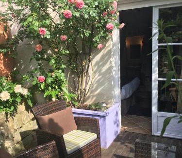 Moret-sur-Loing Hotel | L'Hôtel Le Cheval Noir