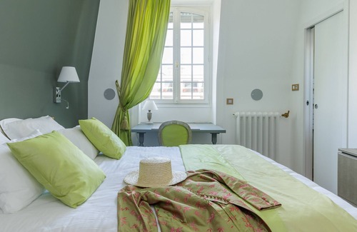 Asnieres-sur-Seine Bed & Breakfast | L'Hôtel Particulier