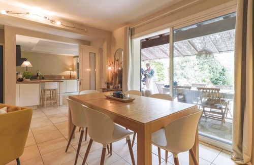 Rochefort-du-Gard House | L'Hacienda, a beautiful holiday home with private fenced pool in Languedoc-Roussillon