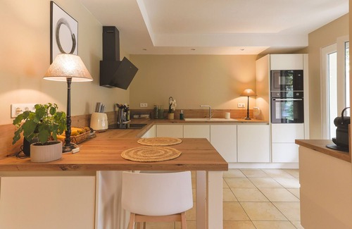 Rochefort-du-Gard House | L'Hacienda, a beautiful holiday home with private fenced pool in Languedoc-Roussillon